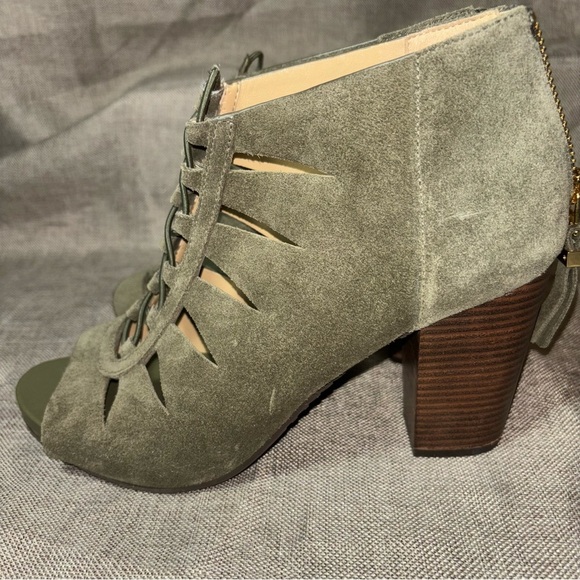 Michael Kors ELISE Mid Suede Cutout Lace-Up Booties Size 7.5 - Picture 2 of 12